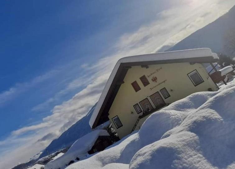 Landhaus Tirol Hotel Lake Pressegg Exterior photo