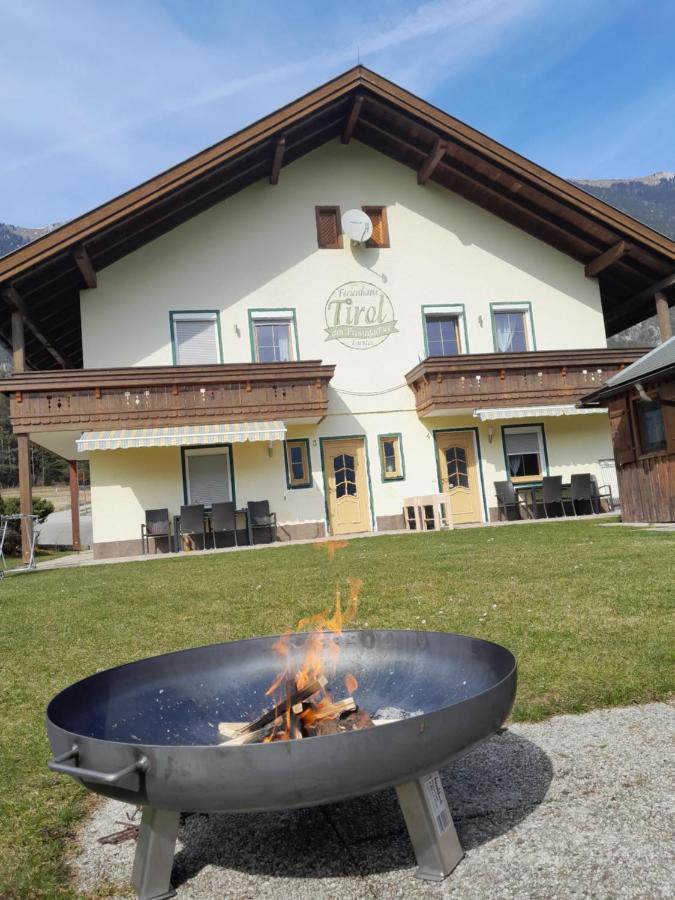 Landhaus Tirol Hotel Lake Pressegg Exterior photo